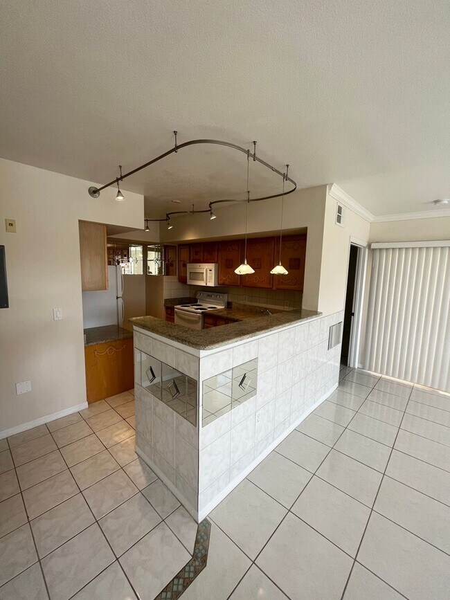 Building Photo - 2/2 with beautiful water view becoming available July 1st for an annual lease