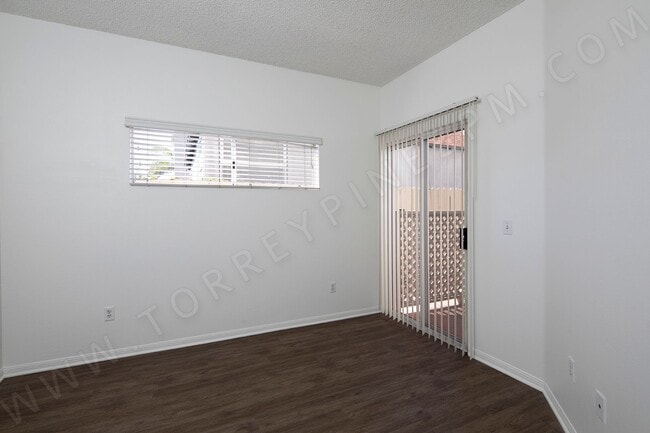 Building Photo - *OPEN HOUSE: 11/22 1:30-2:30pm* 3BR Townhouse in Pacific Beach + W/D