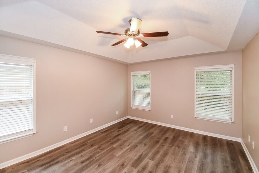 Building Photo - 392 Bostwick Cir