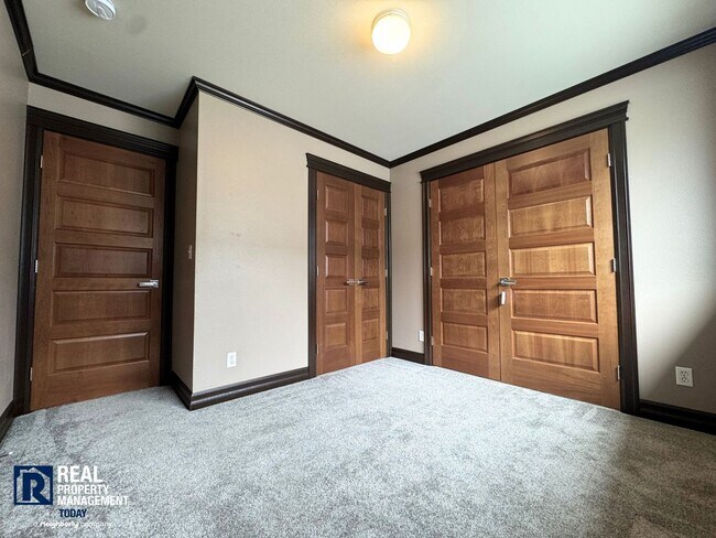 Building Photo - Spacious 4 Bed / 3 Bath Home with Loft, Fenced Yard & Covered Patio in Puyallup!