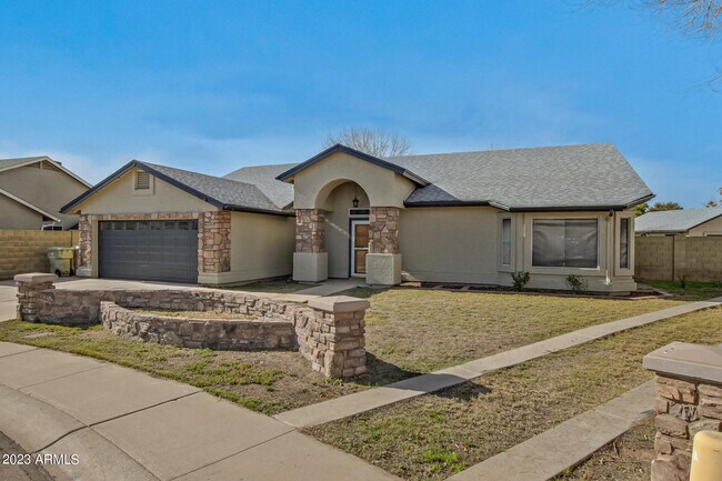 Building Photo - 8844 W Cavalier Dr