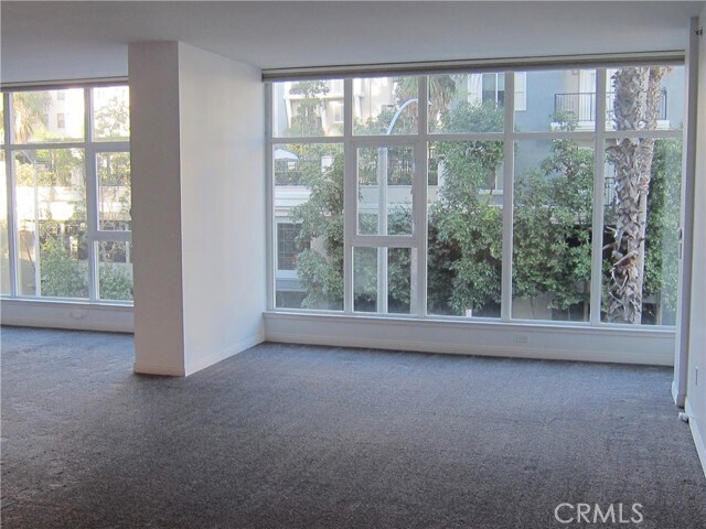 Building Photo - 411 W Seaside Way