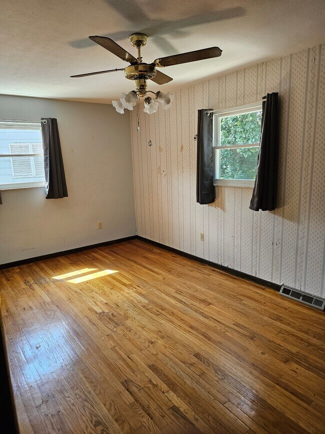 Building Photo - 37377 Green Dr