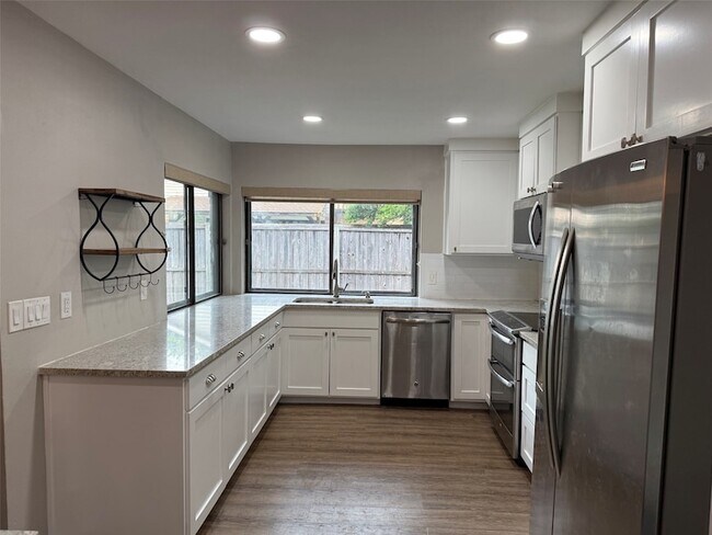 Building Photo - 15745 Covewood Cir