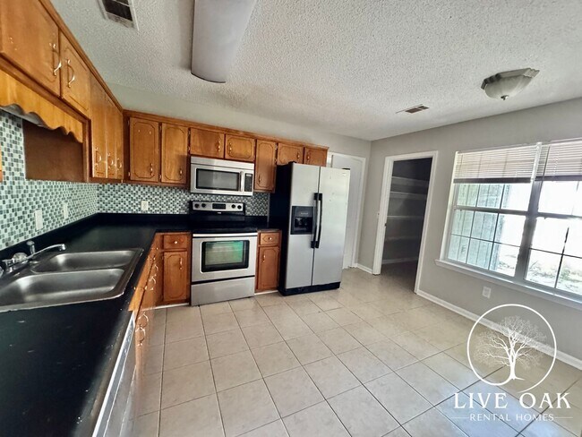 Building Photo - 220 Jamey Ln