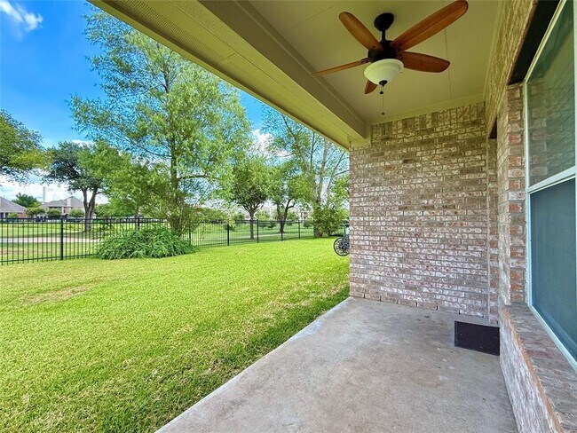 Building Photo - 4025 Meadow Bluff Way