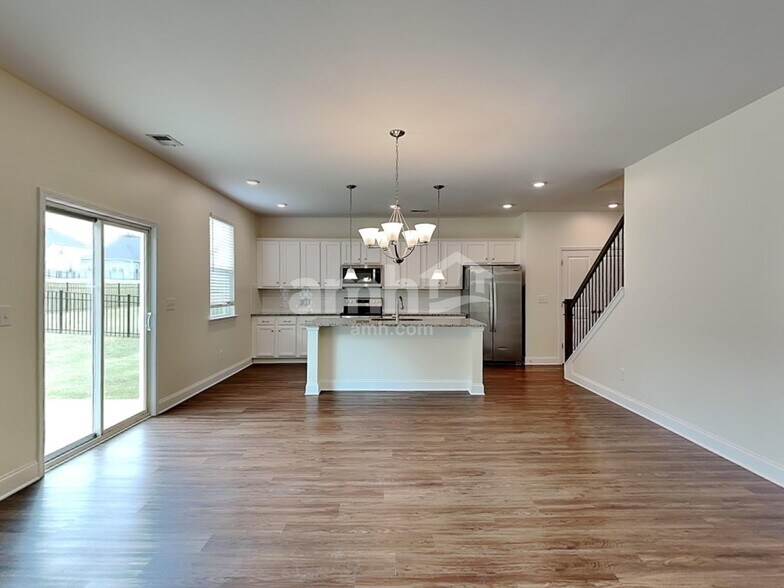 Building Photo - 241 Lake Vista Dr