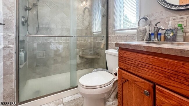 Building Photo - 106 6th Ave