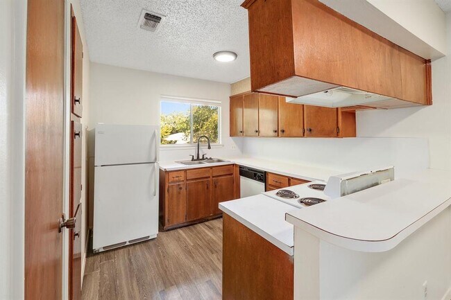 Building Photo - 509 Cedar Dr