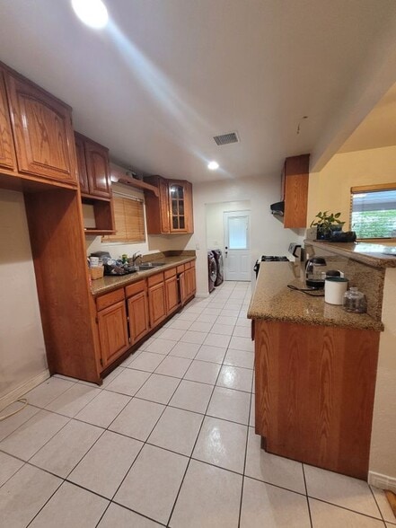 Building Photo - 10854 Marklein Ave