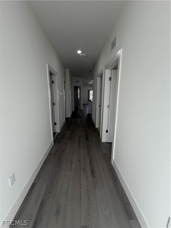 Building Photo - 721 Ivan Ave S