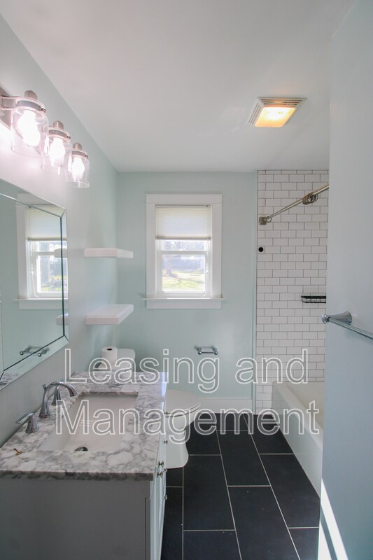 Building Photo - 823 Jordan St