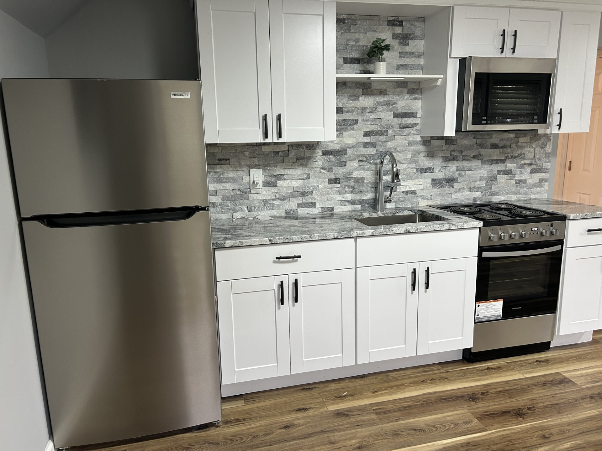 Building Photo - 47 Sequoia Dr