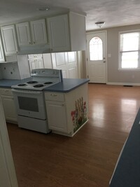 Building Photo - Charming North Syracuse 3 bedroom w/ garag...