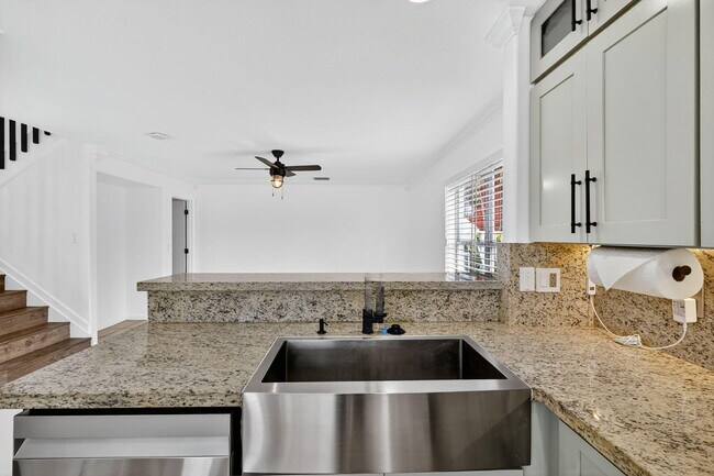 Building Photo - 8225 Pelican Harbour Dr