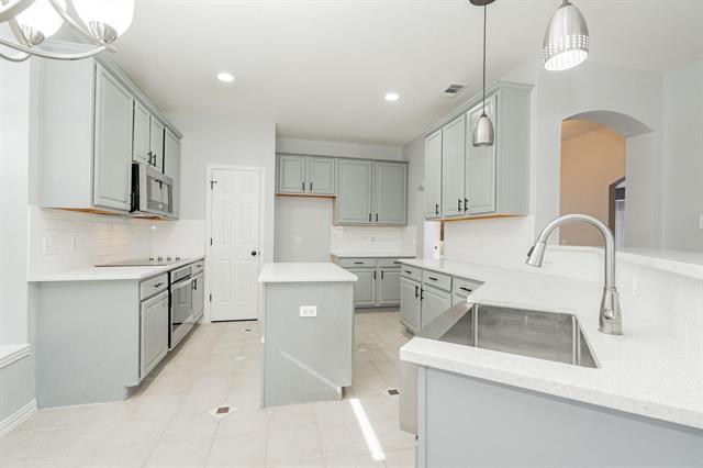 Building Photo - 2923 Newport Dr