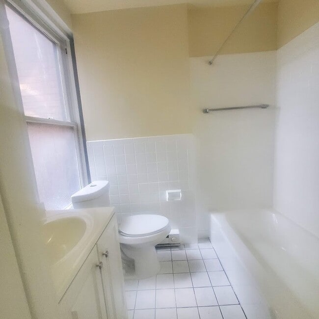 Building Photo - 37 S 13th St