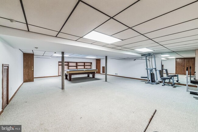 Building Photo - 468 Long Ln