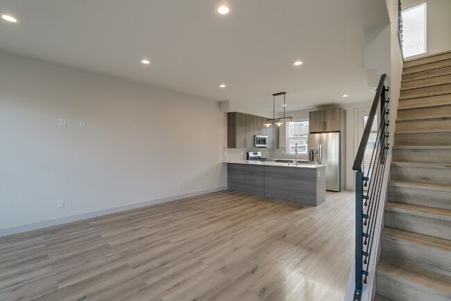 Building Photo - Modern, Spacious 2020 Townhome in West Seattle!