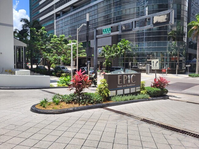 Building Photo - 200 Biscayne Blvd Way