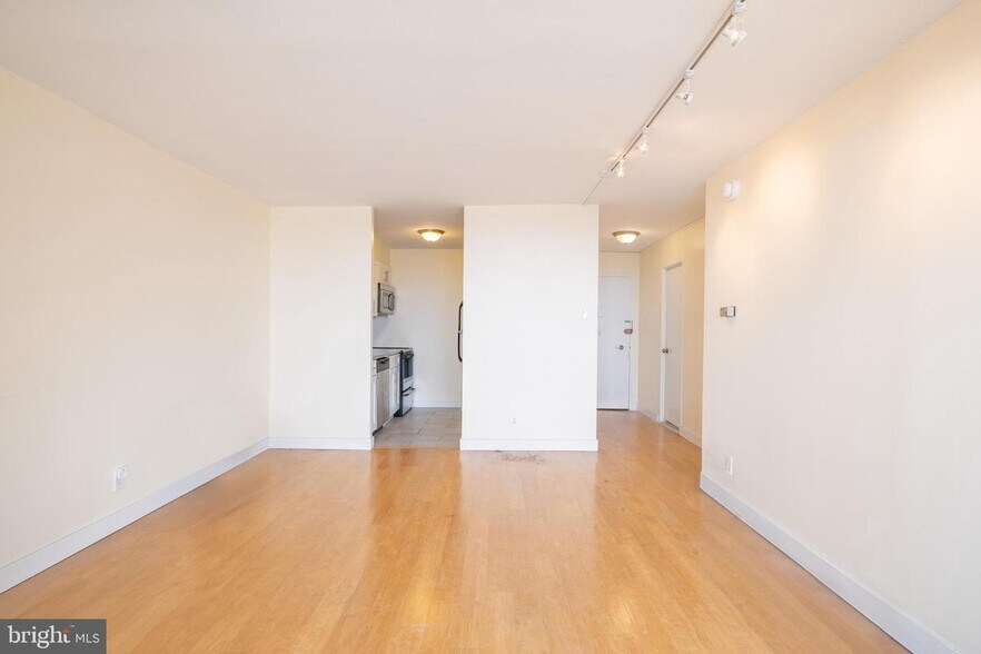 Building Photo - 224 W Rittenhouse Sq