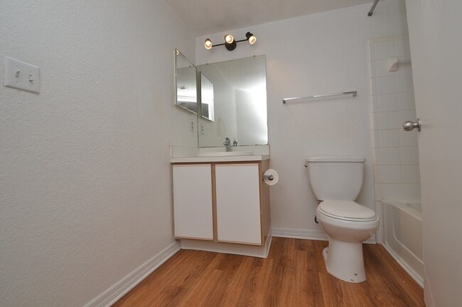 Building Photo - 1/1 Condo in Villas Del Sol ~ Gated Comm w/ Resort-Style Amenities!