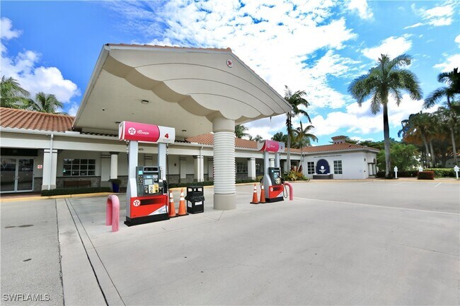 Building Photo - 6182 Towncenter Cir