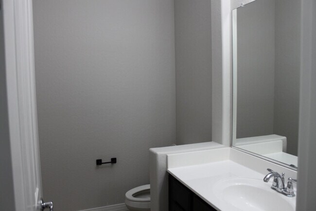 Building Photo - 3458 E Loma Vista St