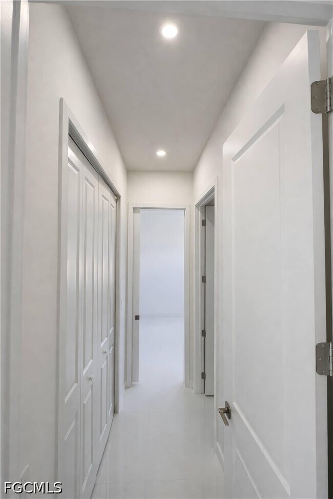 Building Photo - 2102 NW 25th Pl