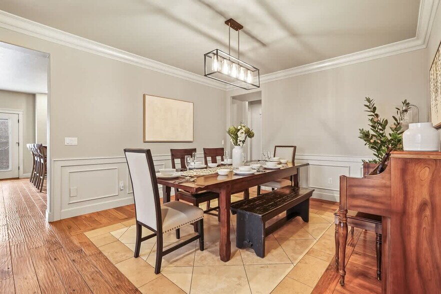 Building Photo - 611 E San Pedro St