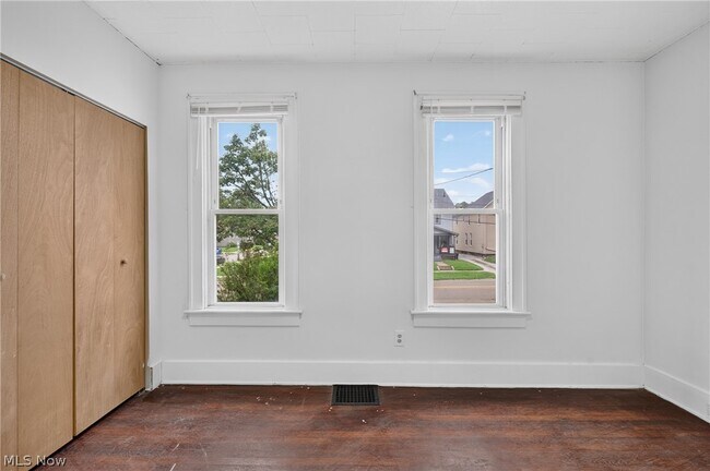 Building Photo - 517 Brown St
