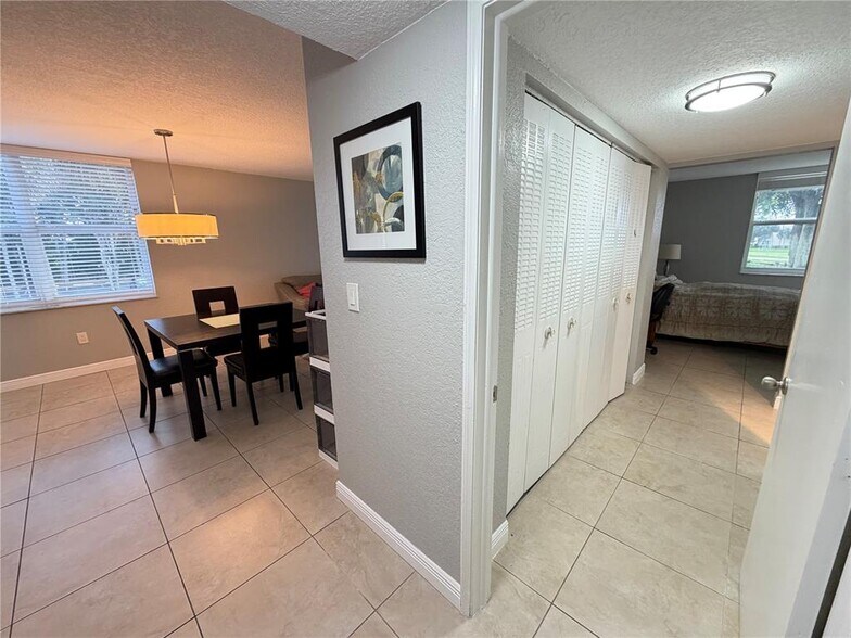 Building Photo - 9491 Evergreen Pl