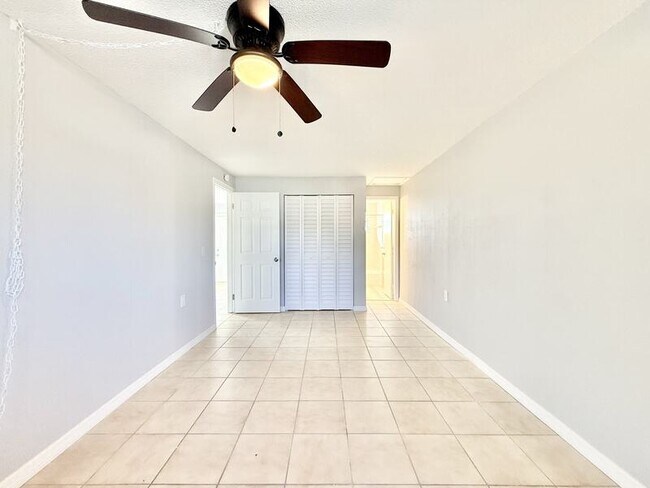 Building Photo - 3407 Palm Dr