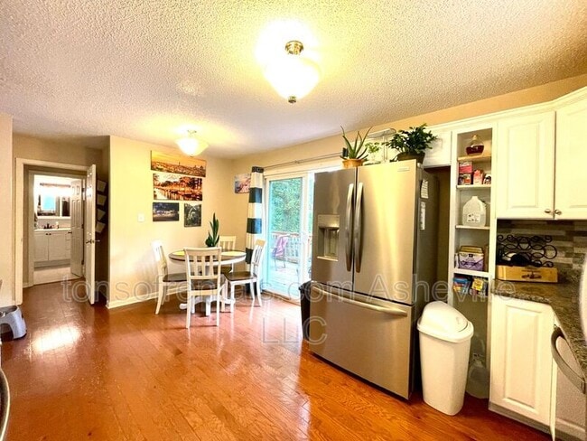 Building Photo - 147 Birch Ln