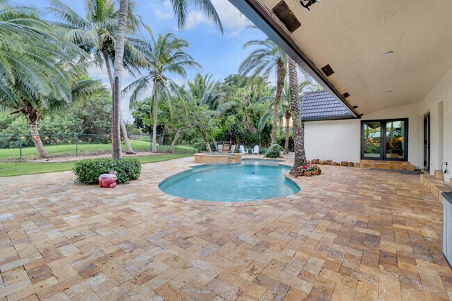 Building Photo - 13400 N Calusa Club Dr