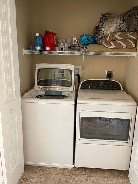 Building Photo - 1650 Mathew Dr