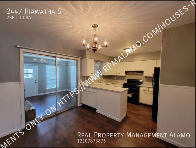 Building Photo - 2447 Hiawatha St