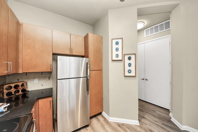 Building Photo - 5455 Richmond Ave.