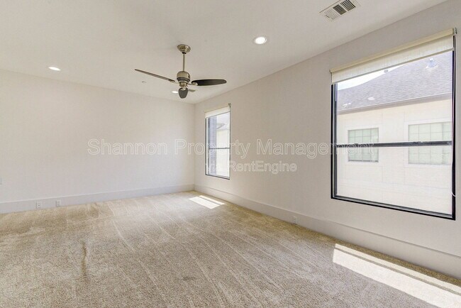 Building Photo - 113 Tuam St