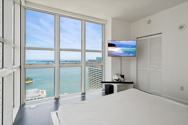 Building Photo - 951 Brickell Ave