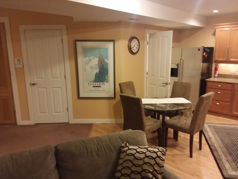 kitchen table - 7146 S Sunnycrest Rd