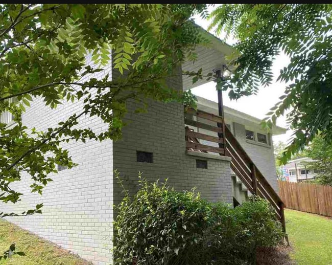 Building Photo - START BOOKING YOUR SHOWING!! MOVE IN READY...
