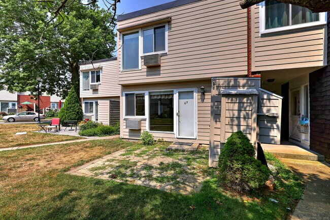 Building Photo - 65 W Walk