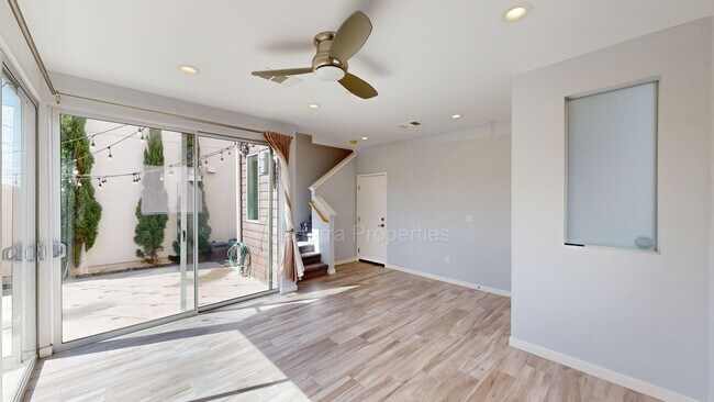 Building Photo - Modern Light-Filled Costa Mesa Home with Designer Kitchen