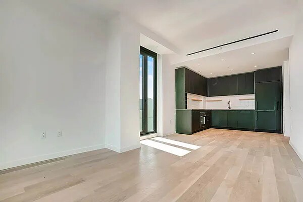 Building Photo - 329 Broadway