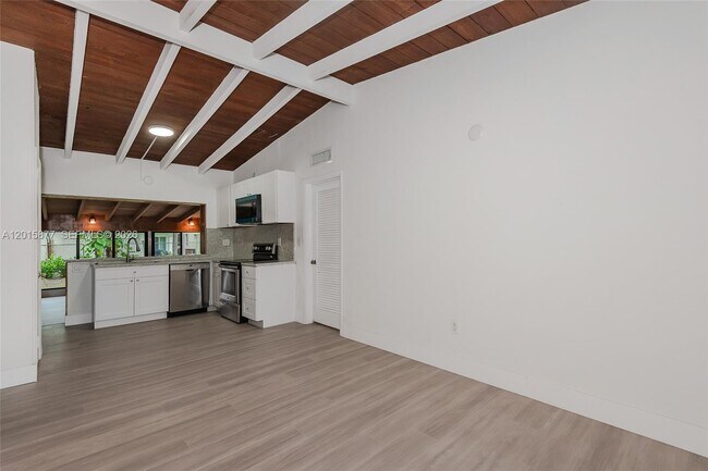 Building Photo - 12725 SW 80th Ave