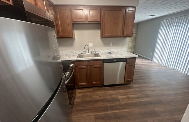 Building Photo - 545 Lowell Ave