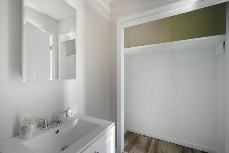 Building Photo - 3681 Lynn Dr