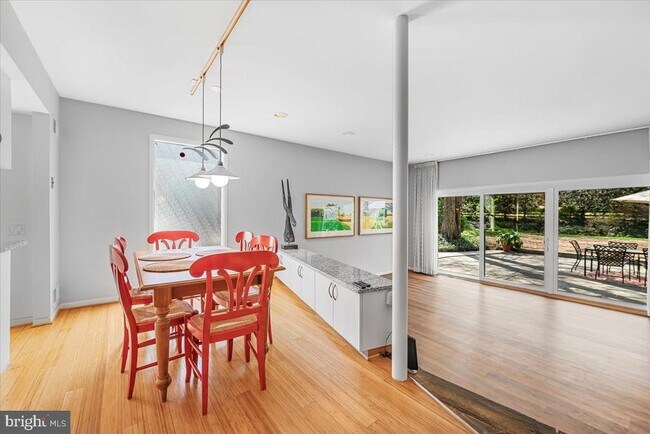 Building Photo - 4838 Drummond Ave