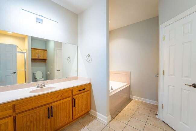 Building Photo - Charming 4 bedroom, 2 bathroom located in the picturesque Hot Springs Village